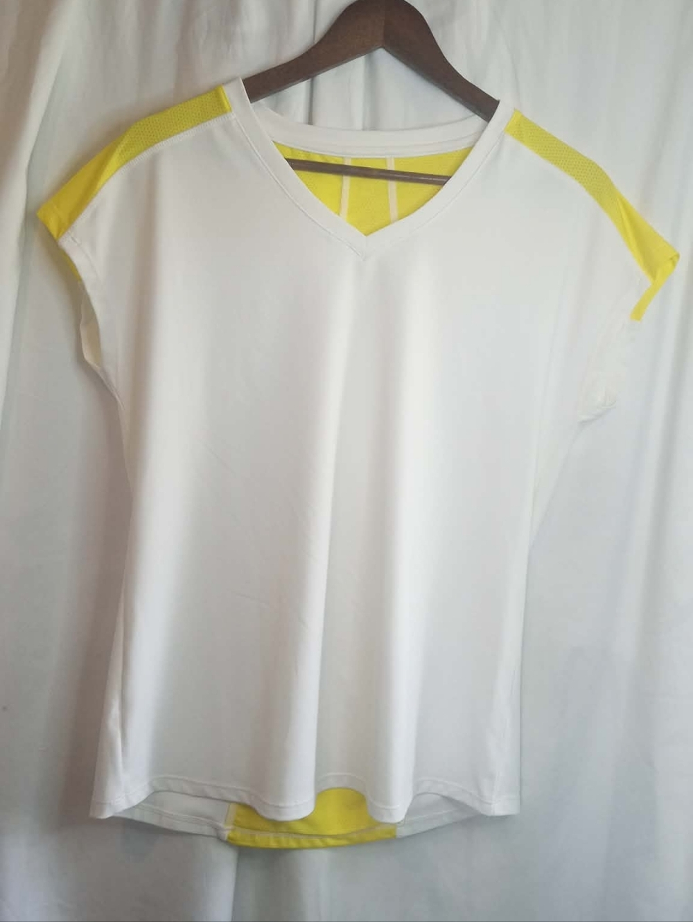 Fabletics Women’s White V-Neck Shirt Yellow Back Zipper Pocket Runner Bicyclist